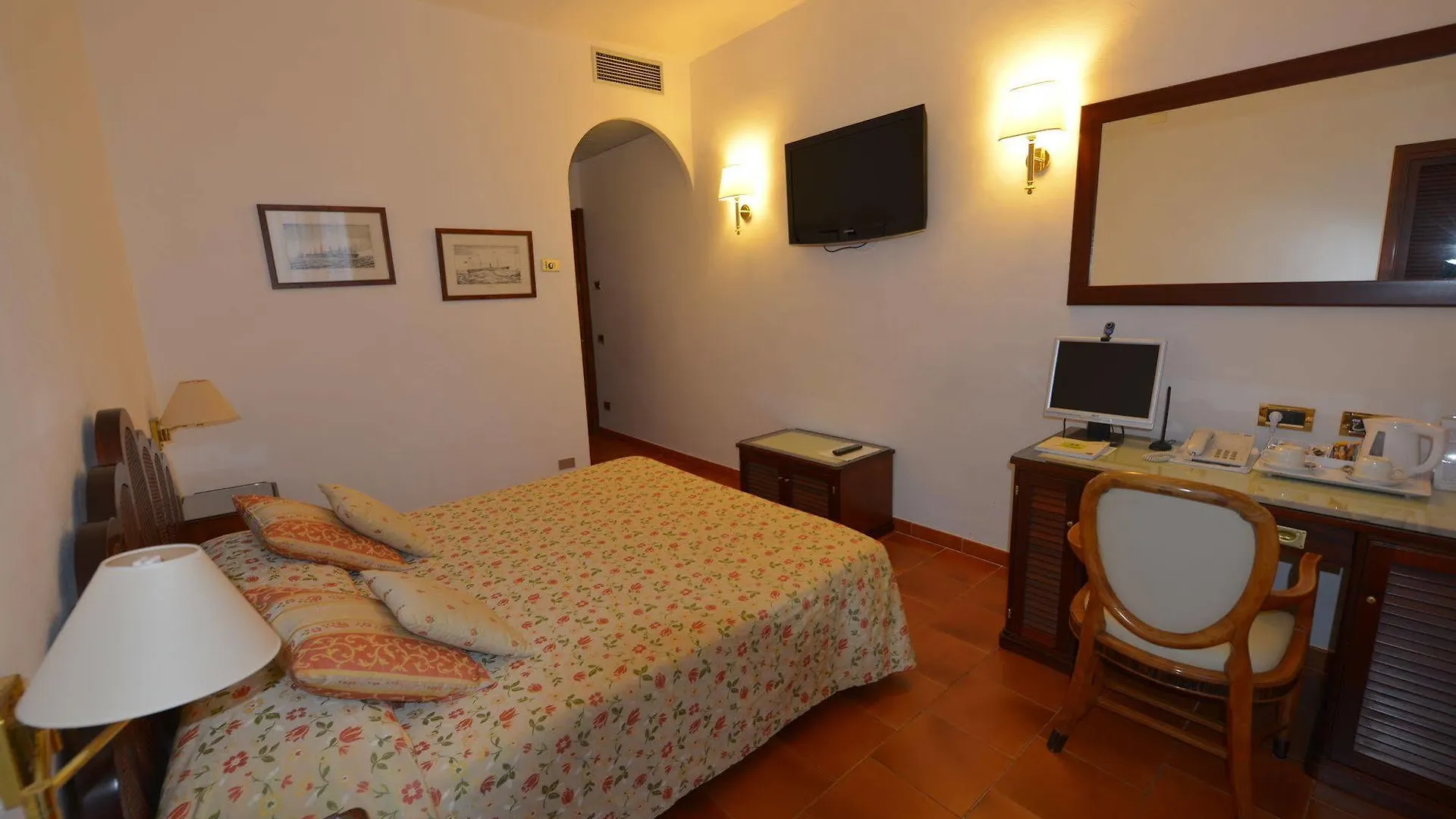 Hotel Clelia Deiva Marina 3*,